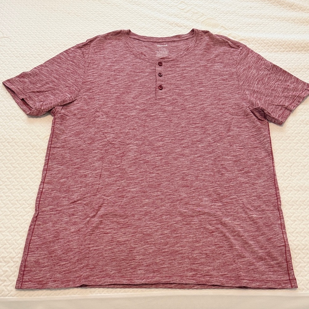 3/$25 🌟 Men’s Abound Tee